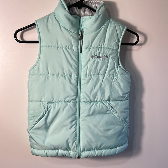 COLUMBIA GIRLS OUTDOOR REVERSIBLE PUFFER VEST IN SIZE XS 6/7 - Picture 2 of 6